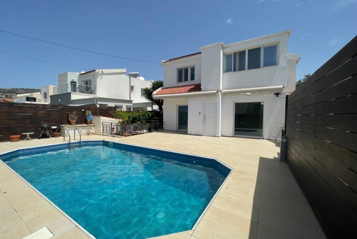 Luxury Four Bedroom Modern Villa in Pegeia