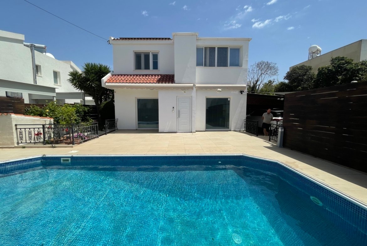 Luxury Four Bedroom Modern Villa in Pegeia