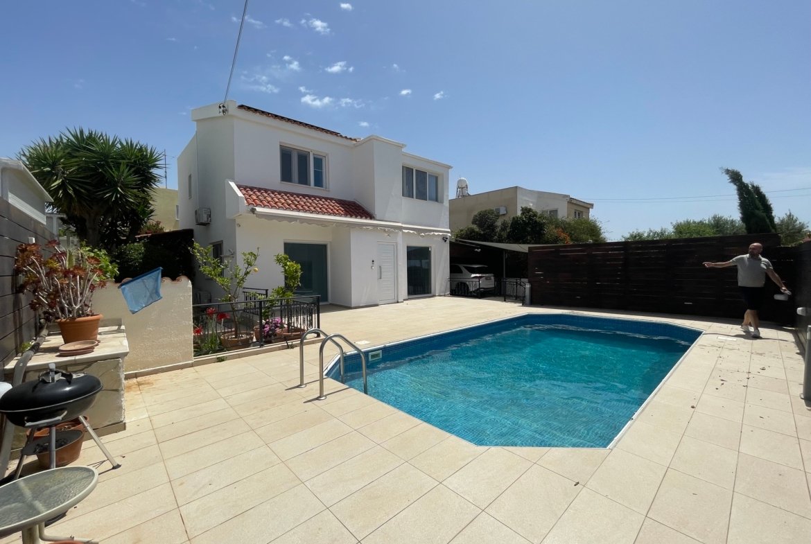Luxury Four Bedroom Modern Villa in Pegeia