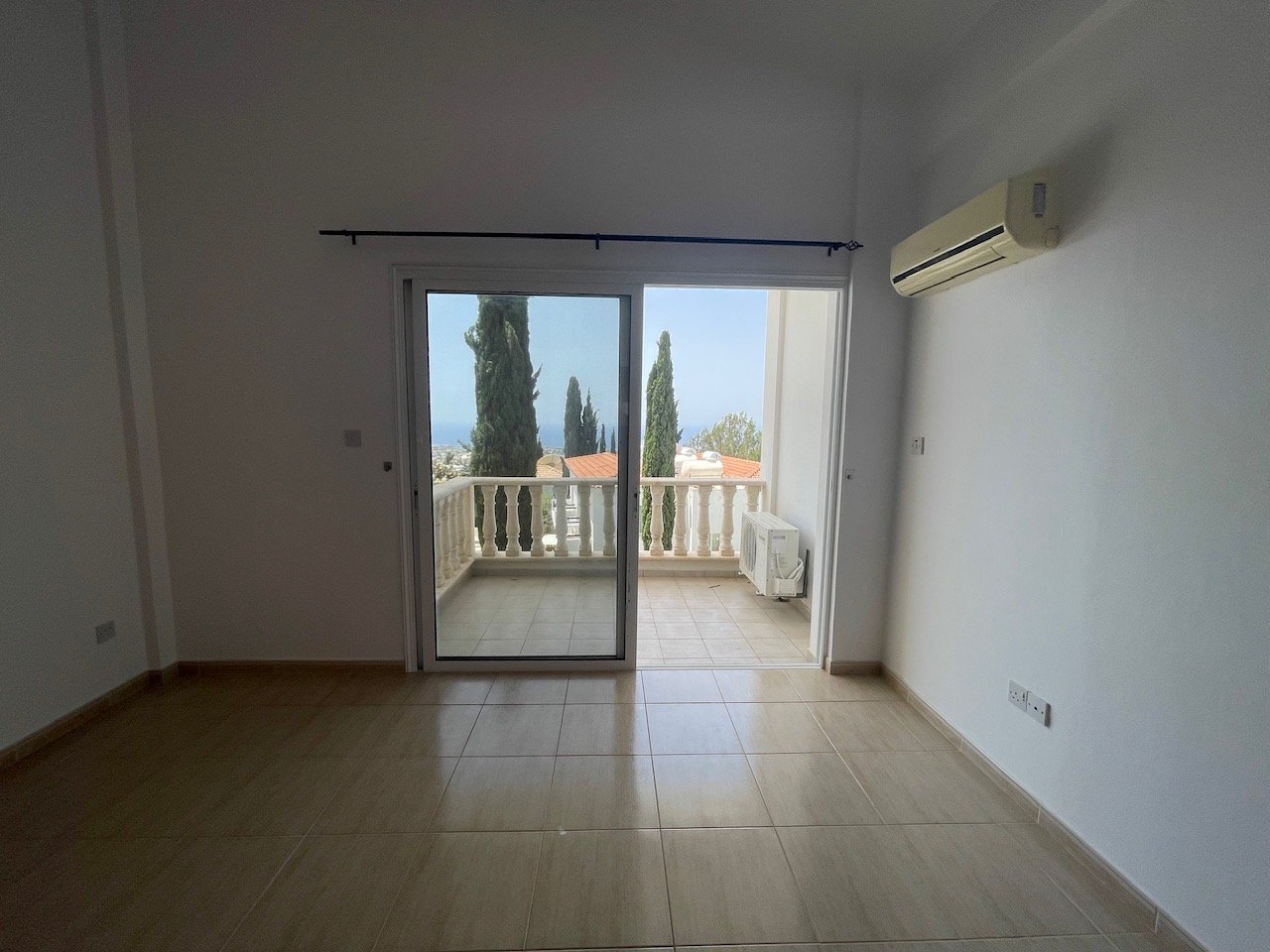 Two Bedroom Townhouse for Rent – Upper Pegeia