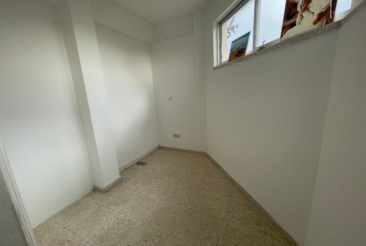 Prime Retail Shop High Visibility Location – Pegeia