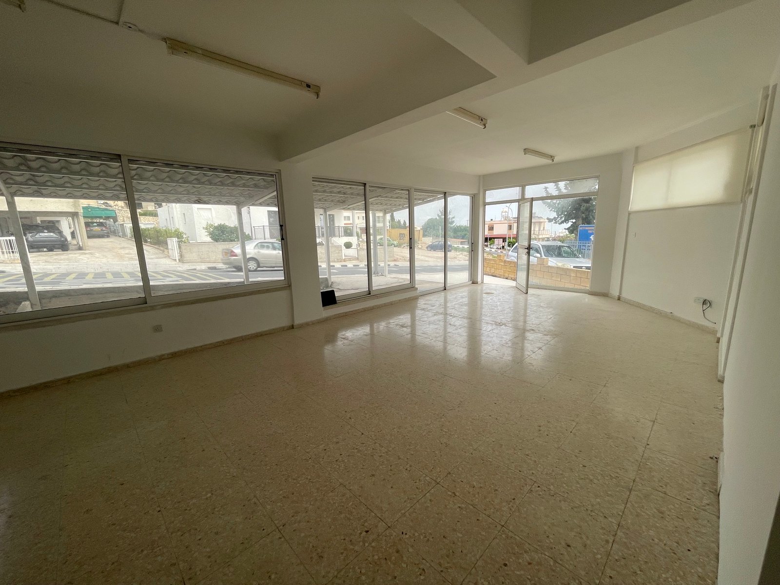 Prime Retail Shop High Visibility Location – Pegeia