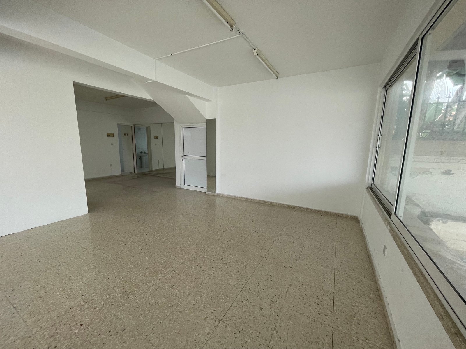 Prime Retail Shop High Visibility Location – Pegeia