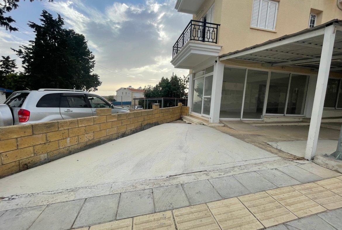 Prime Retail Shop High Visibility Location – Pegeia