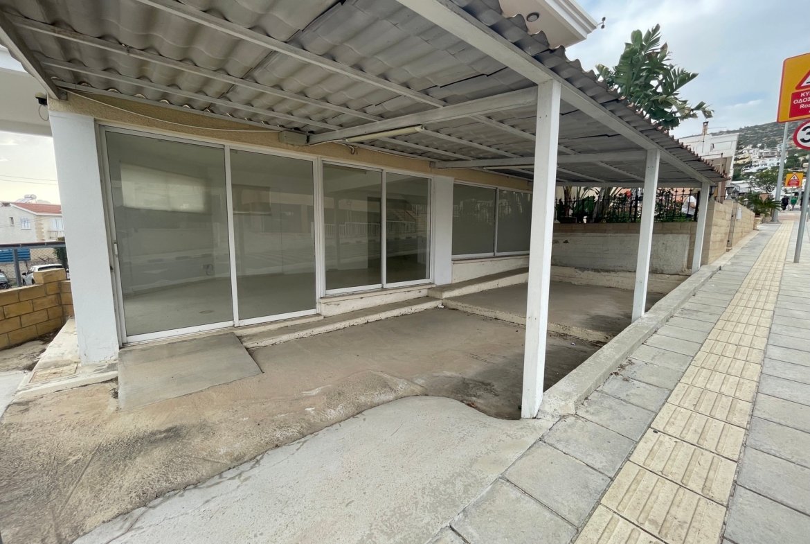 Prime Retail Shop High Visibility Location – Pegeia