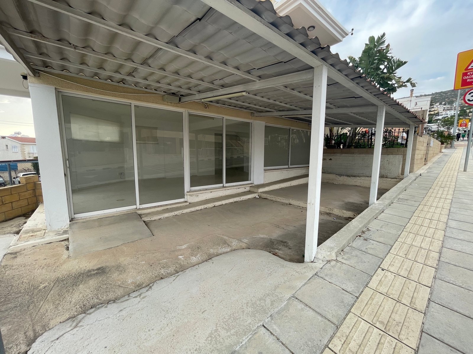 Prime Retail Shop High Visibility Location – Pegeia