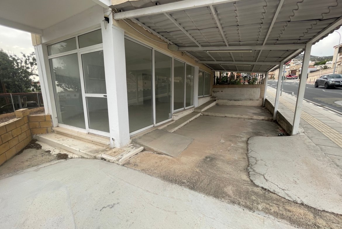 Prime Retail Shop High Visibility Location – Pegeia