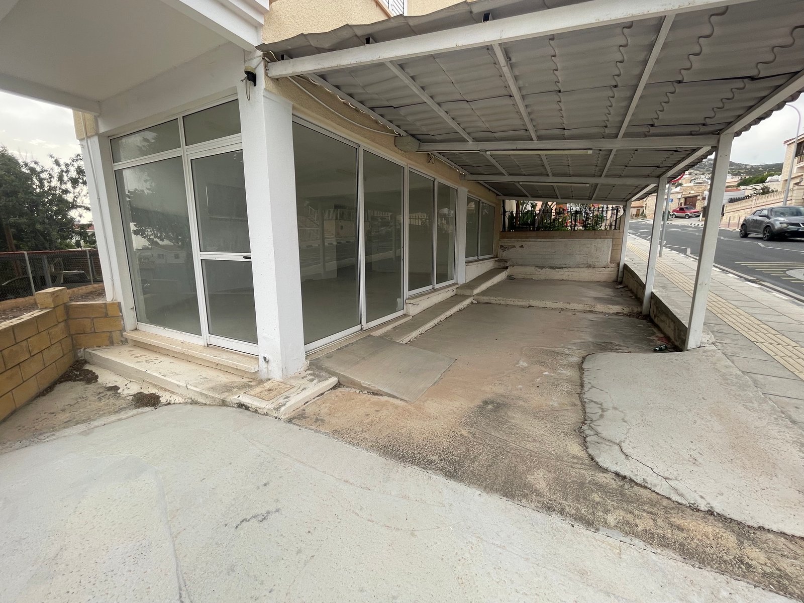 Prime Retail Shop High Visibility Location – Pegeia