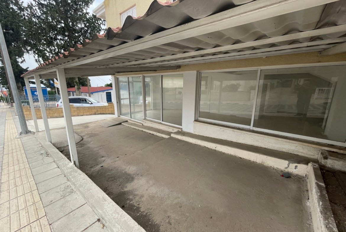 Prime Retail Shop High Visibility Location – Pegeia