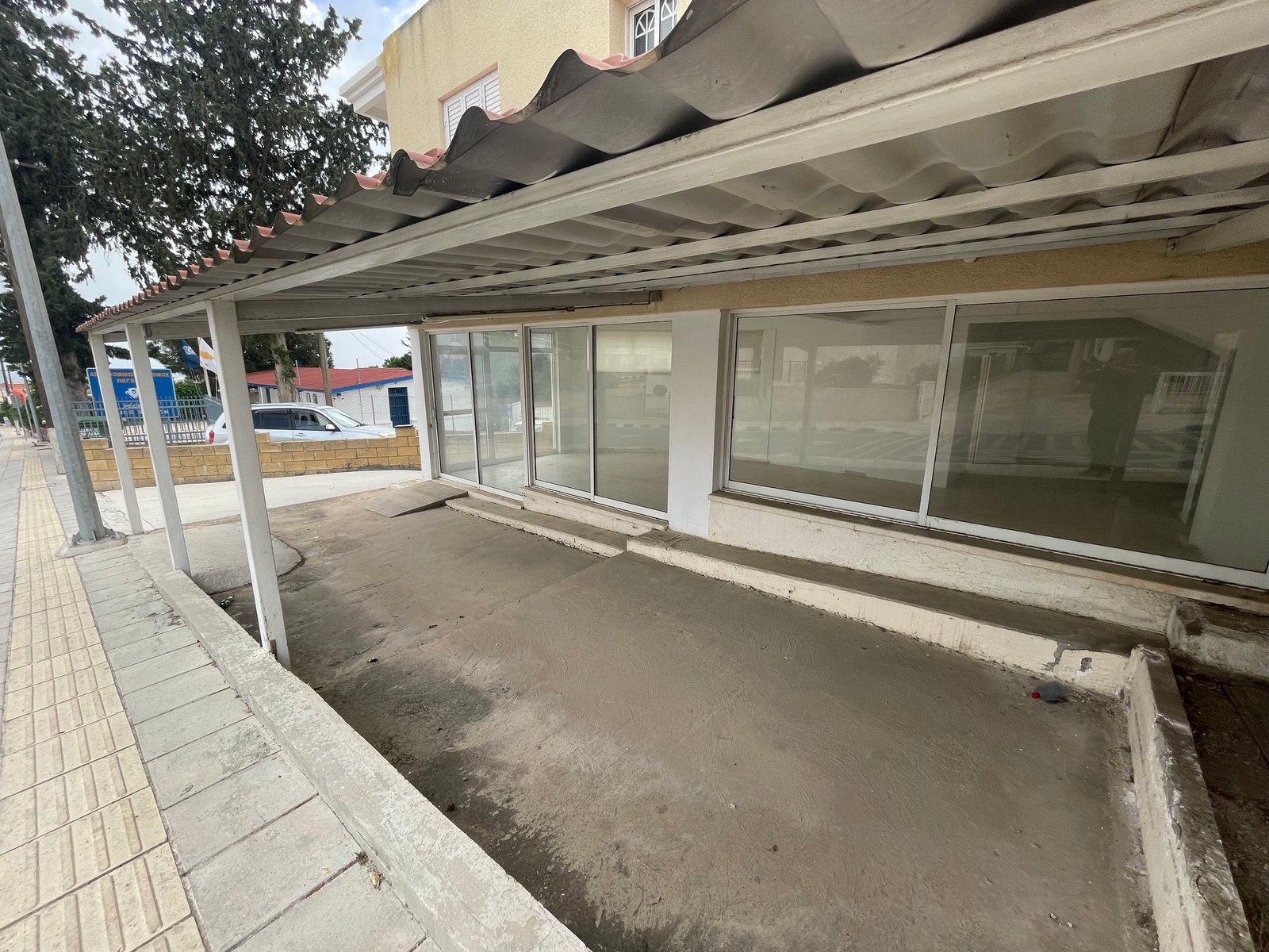 Prime Retail Shop High Visibility Location – Pegeia