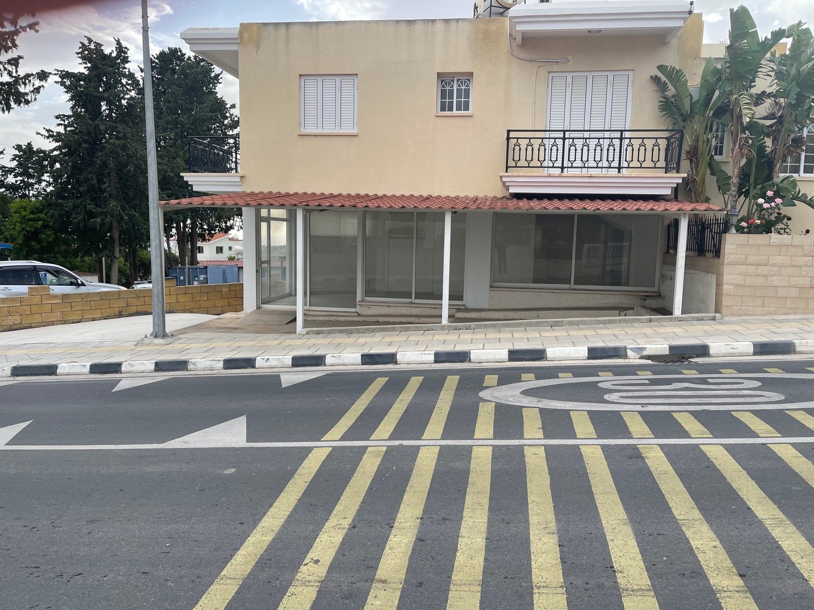 Prime Retail Shop High Visibility Location – Pegeia