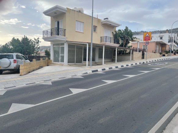 Prime Retail Shop High Visibility Location – Pegeia