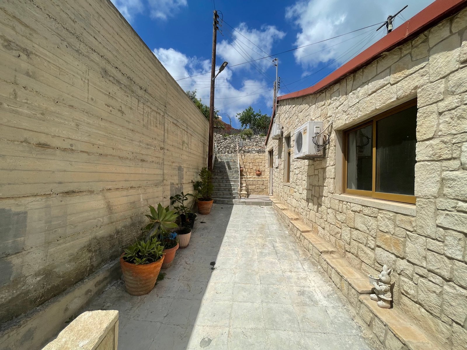 Charming Three Bedroom Stone Village House for Rent – Mesogi