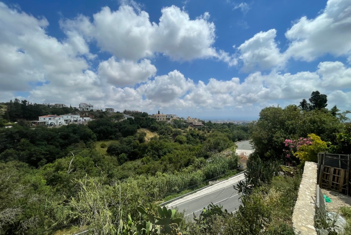 Charming Three Bedroom Stone Village House for Rent – Mesogi