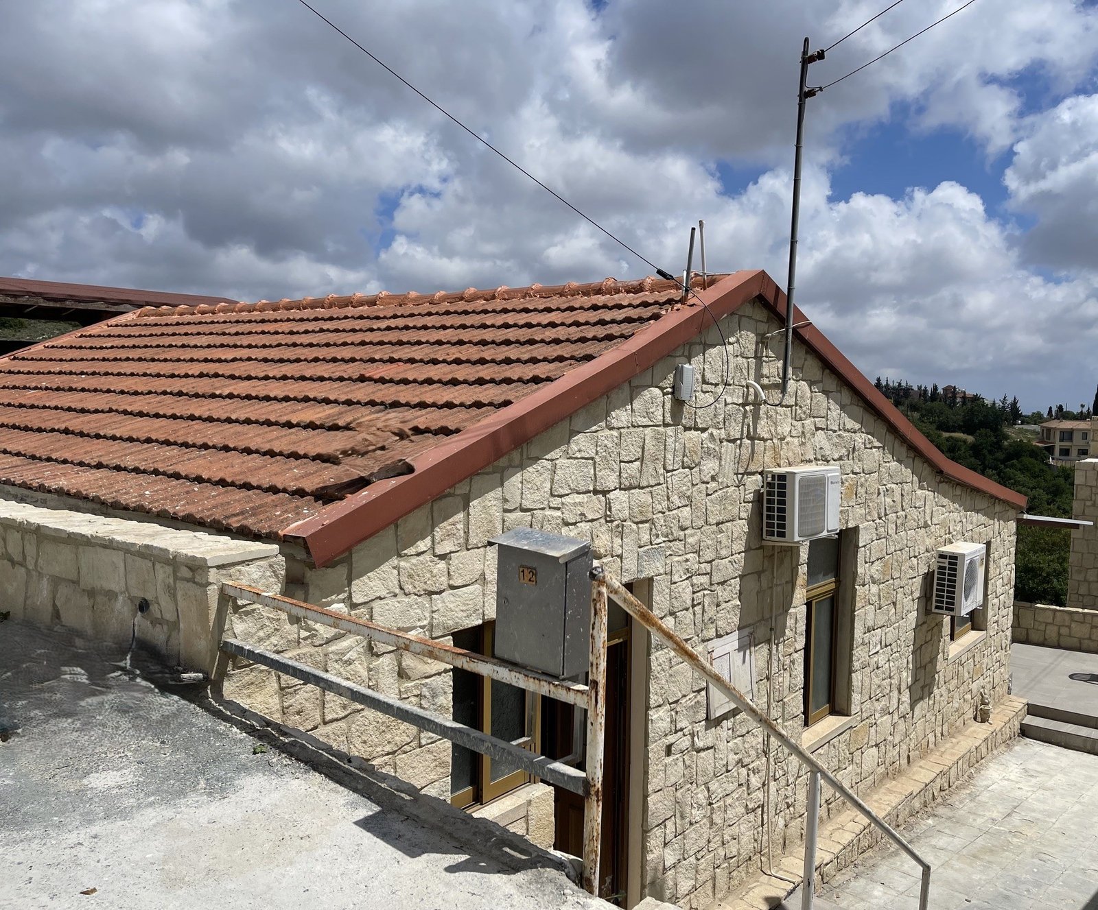 Charming Three Bedroom Stone Village House for Rent – Mesogi