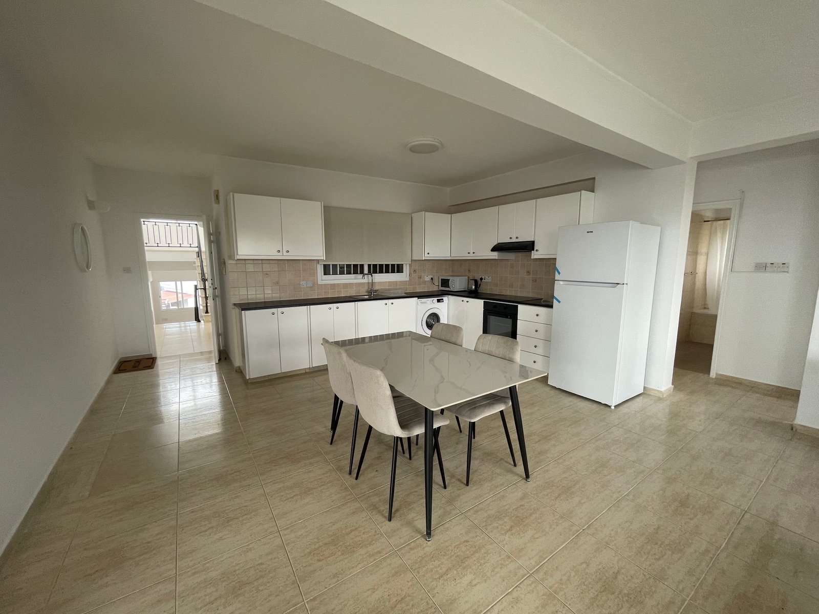 Newly Renovated Two Bedroom Apartment – Mesogi