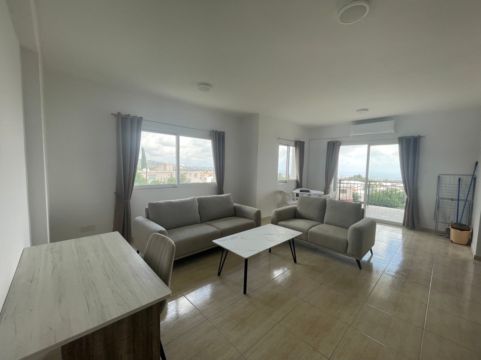 Newly Renovated Two Bedroom Apartment – Mesogi