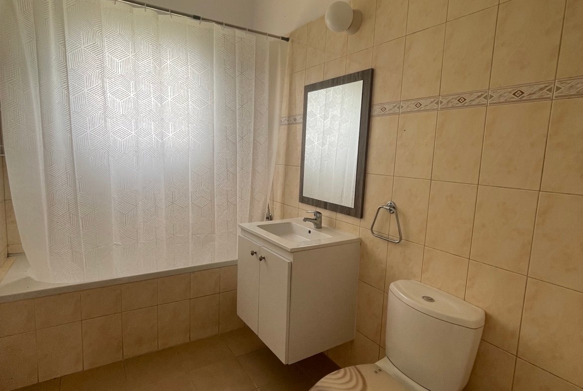 Newly Renovated Two Bedroom Apartment – Mesogi
