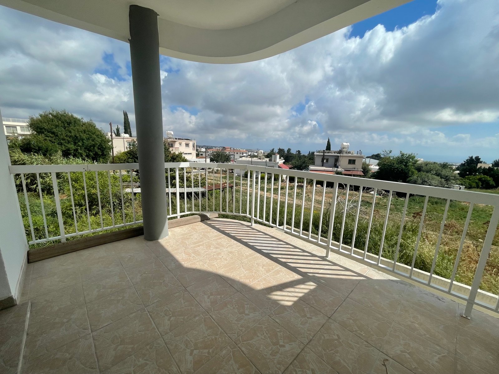 Newly Renovated Two Bedroom Apartment – Mesogi