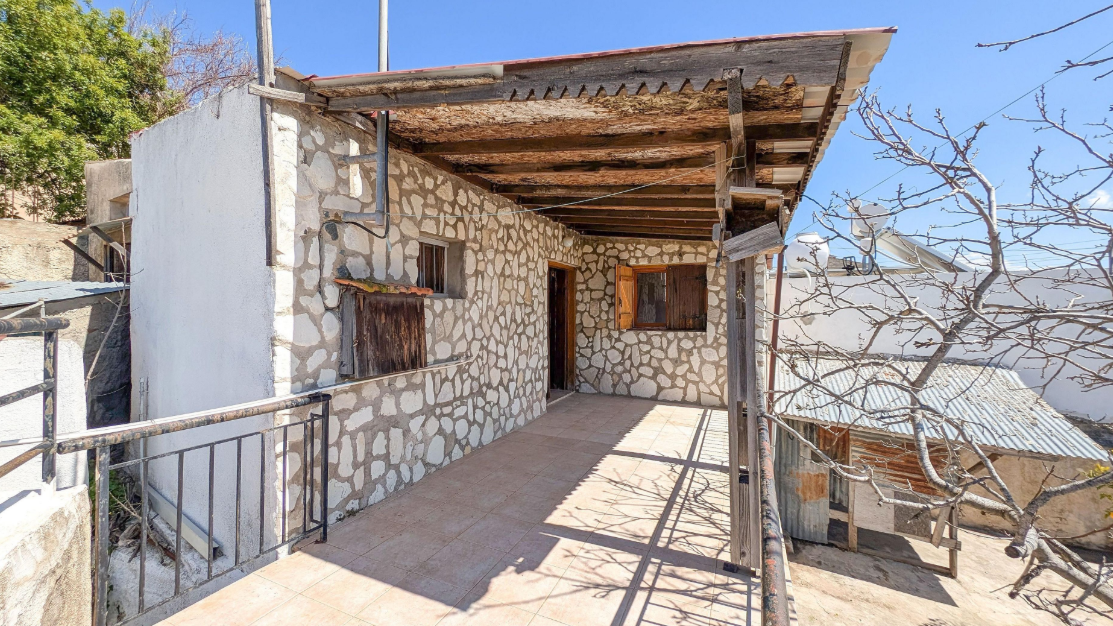 Two Bedroom Village House – Salamiou