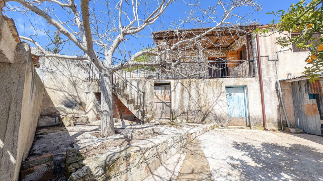 Two Bedroom Village House – Salamiou