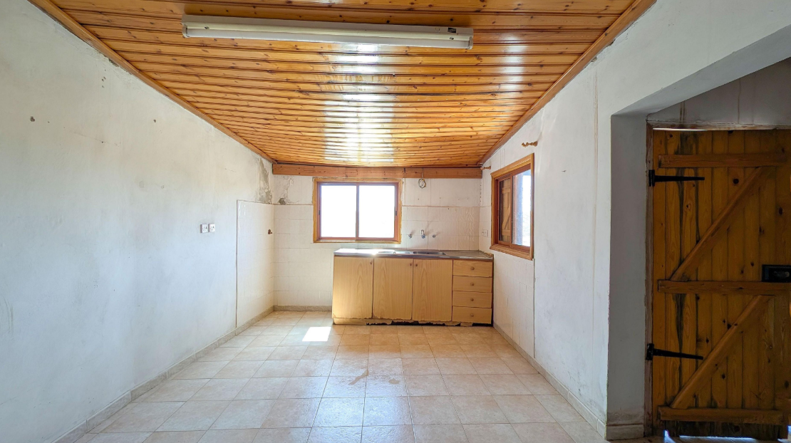 Two Bedroom Village House – Salamiou