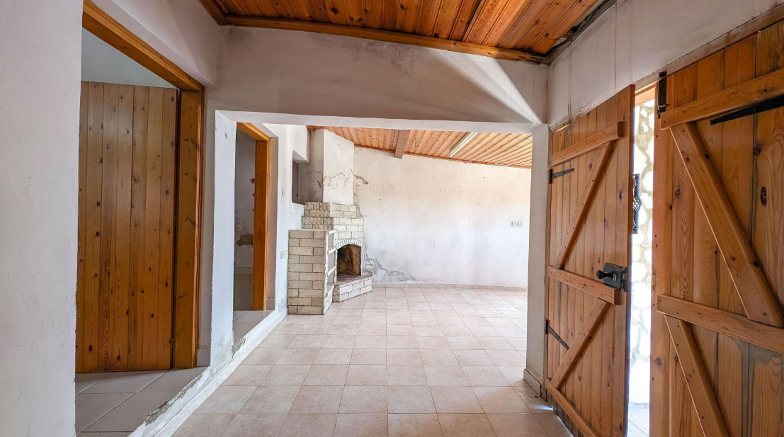 Two Bedroom Village House – Salamiou