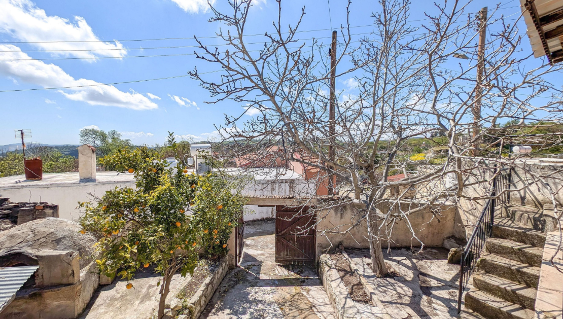 Two Bedroom Village House – Salamiou