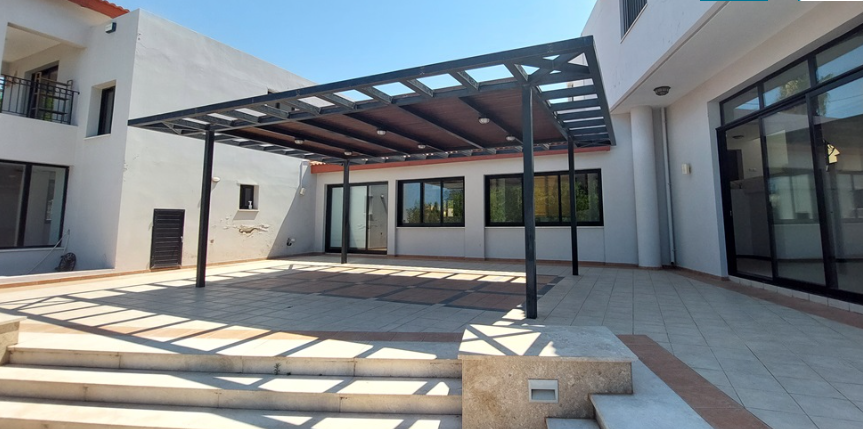 Five Bedroom House – Geroskipou