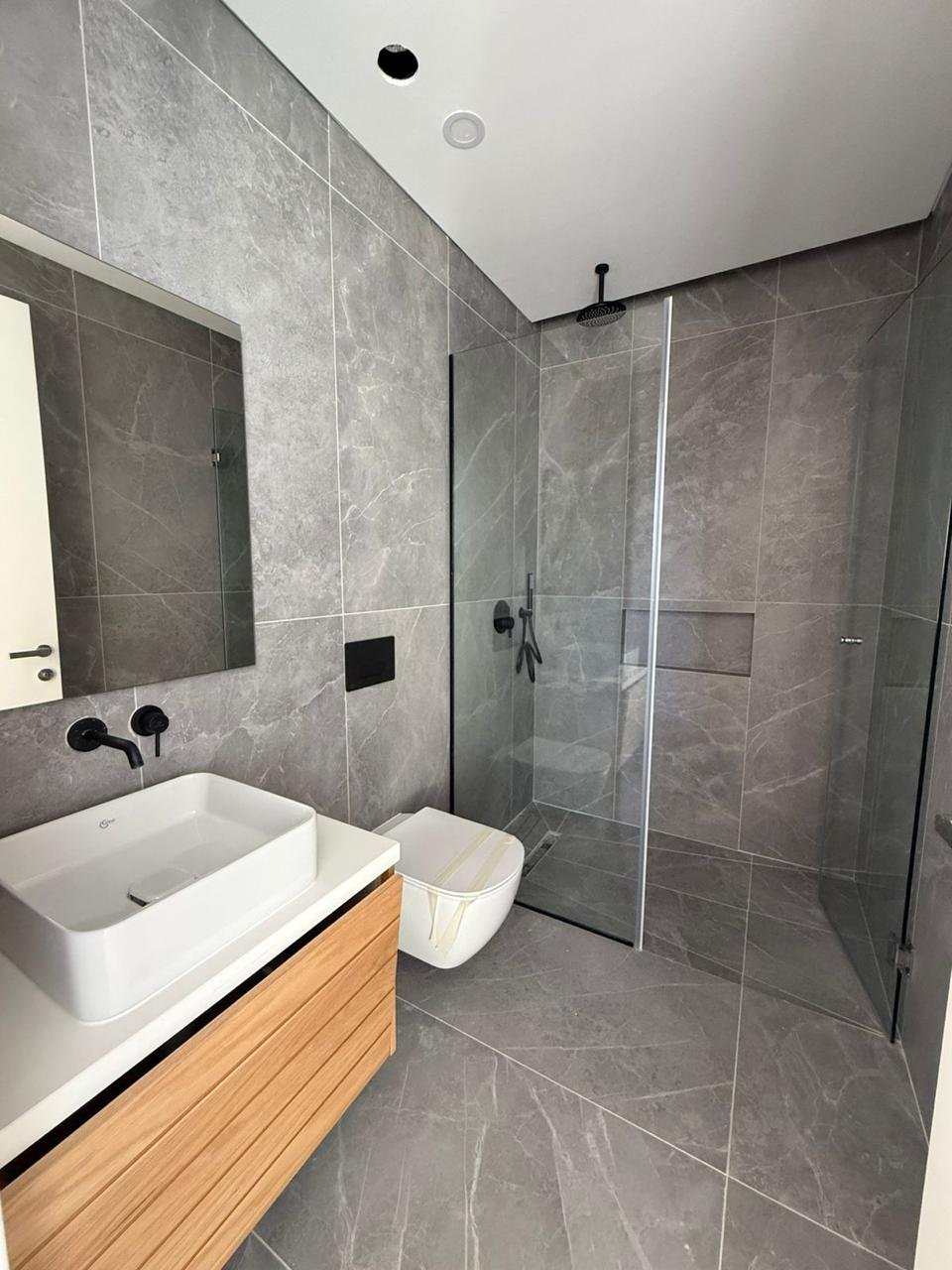Two Bedroom Two Bathroom Brand New Apartment on Tomb Of The Kings Area Of Paphos