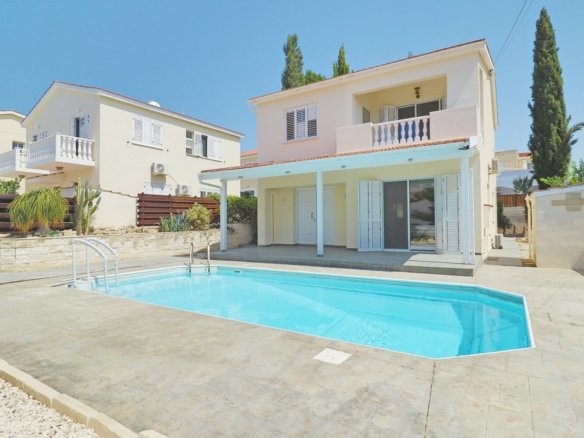 Spacious Three Bedroom Villa in Pegeia