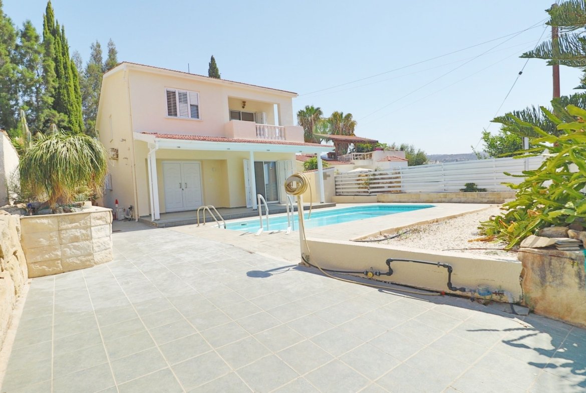 Spacious Three Bedroom Villa in Pegeia