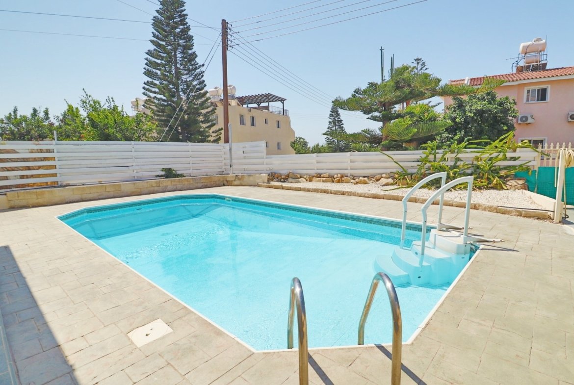 Spacious Three Bedroom Villa in Pegeia