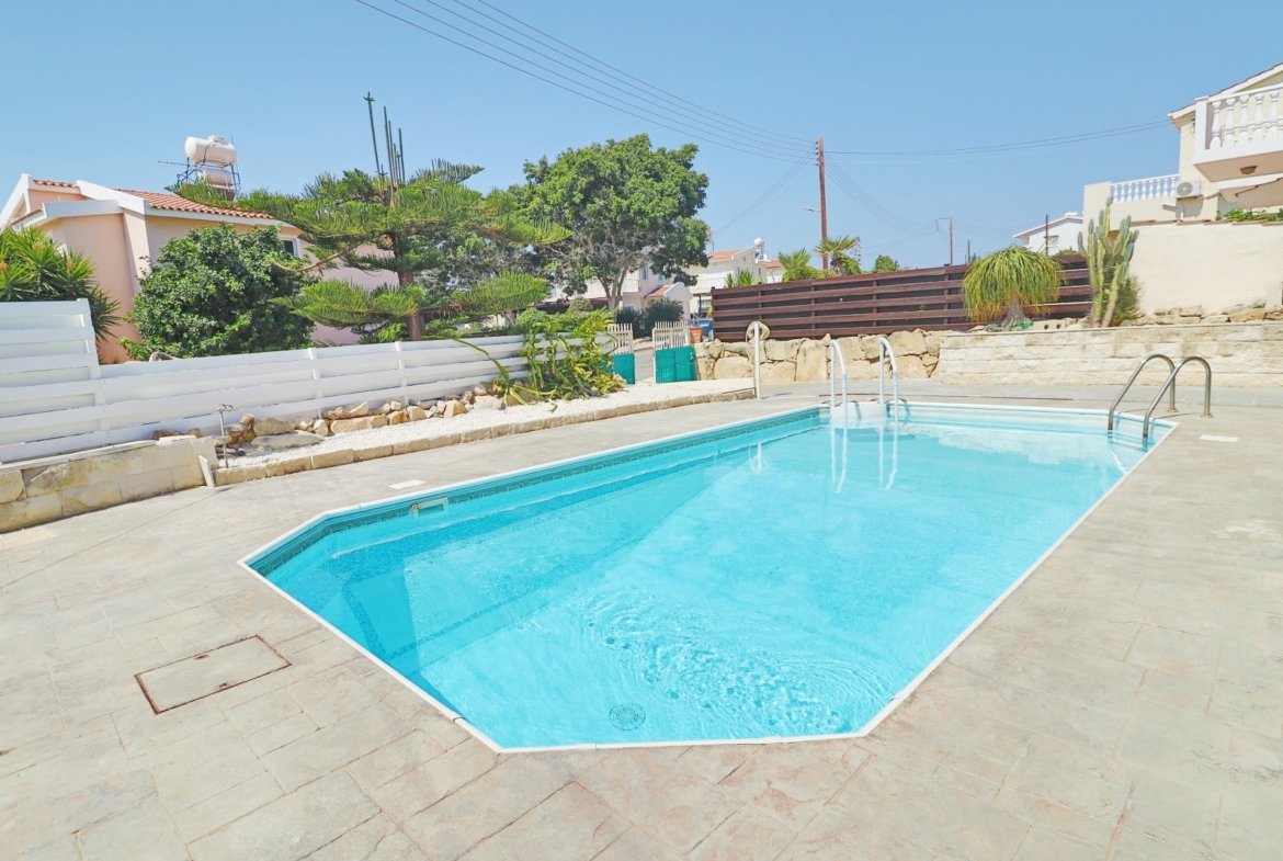 Spacious Three Bedroom Villa in Pegeia