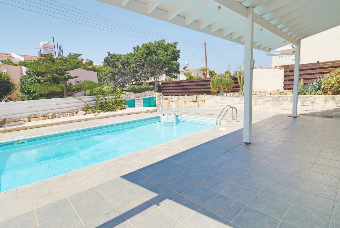 Spacious Three Bedroom Villa in Pegeia