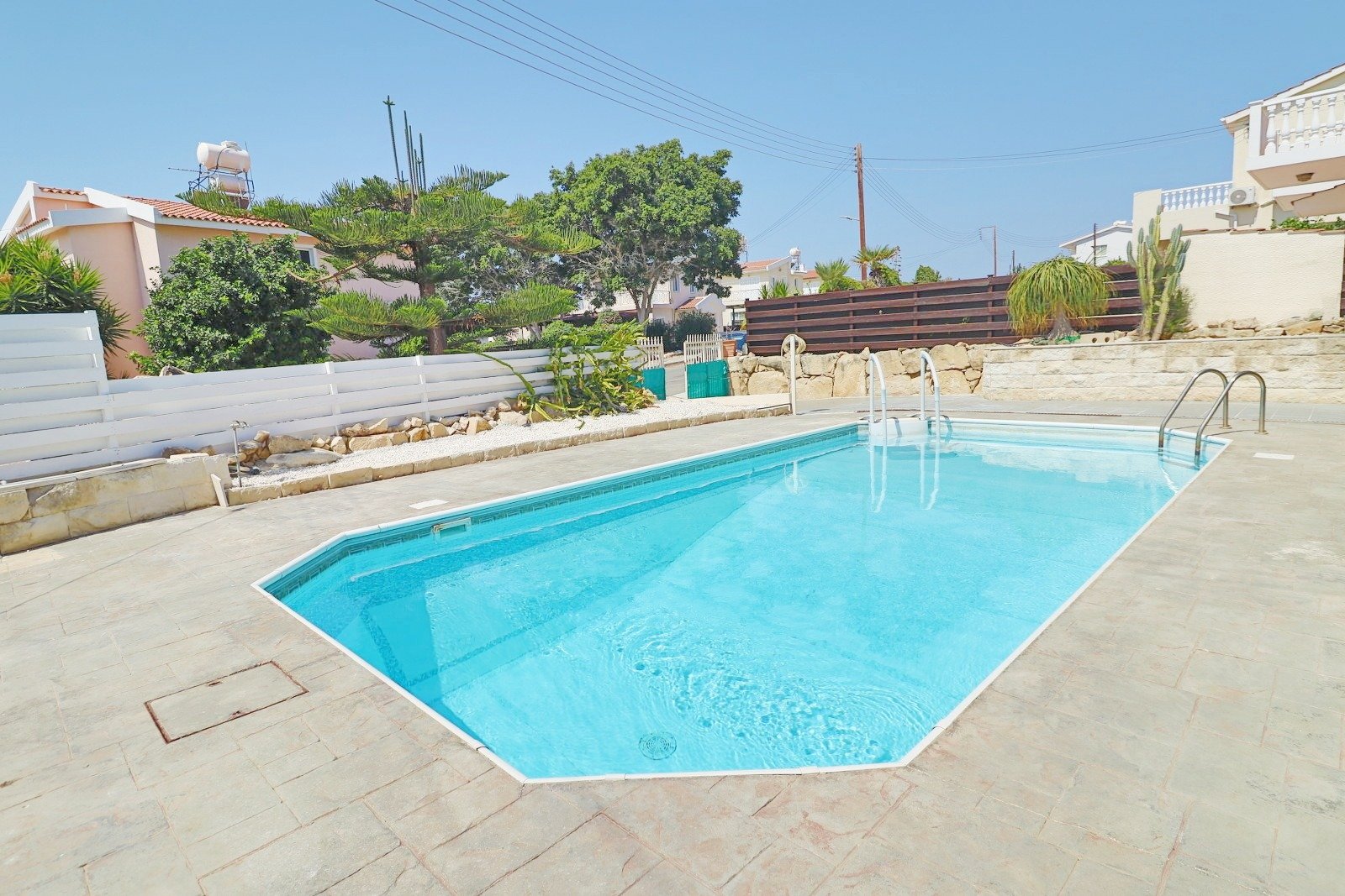 Spacious Three Bedroom Villa in Pegeia