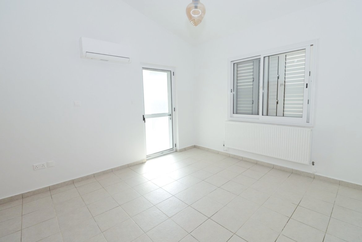 Spacious Three Bedroom Villa in Pegeia