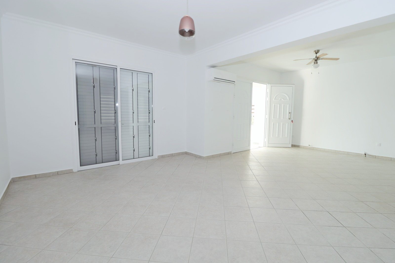 Spacious Three Bedroom Villa in Pegeia