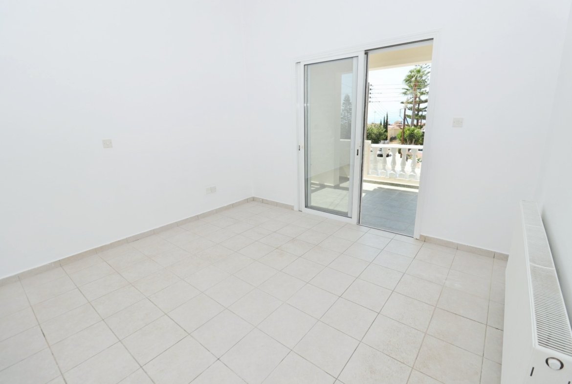 Spacious Three Bedroom Villa in Pegeia