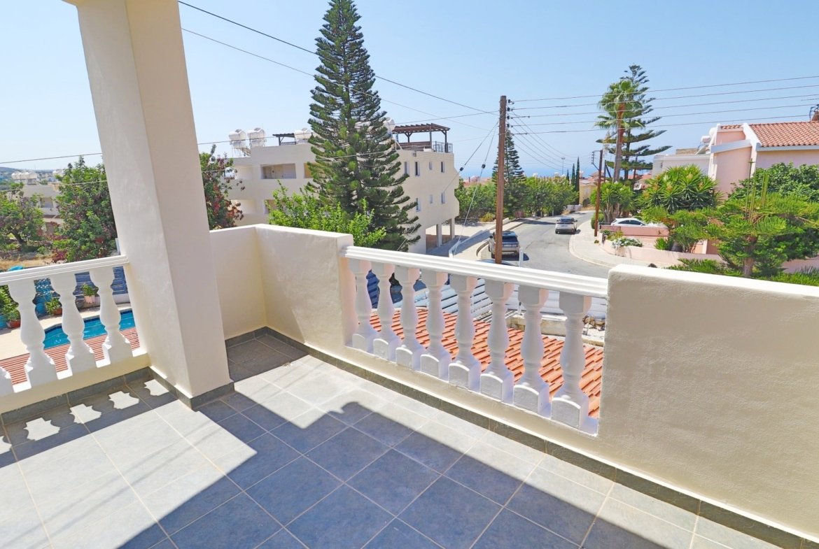 Spacious Three Bedroom Villa in Pegeia