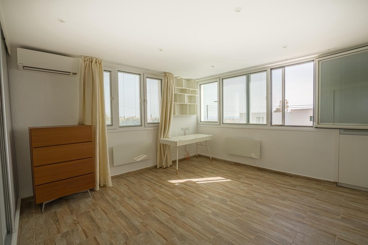 Luxury Four Bedroom Modern Villa in Pegeia