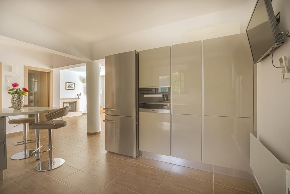 Luxury Four Bedroom Modern Villa in Pegeia