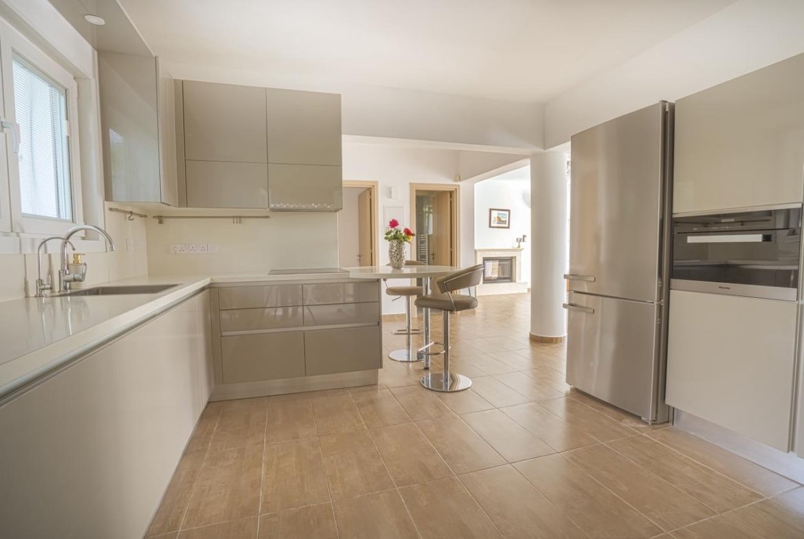 Luxury Four Bedroom Modern Villa in Pegeia
