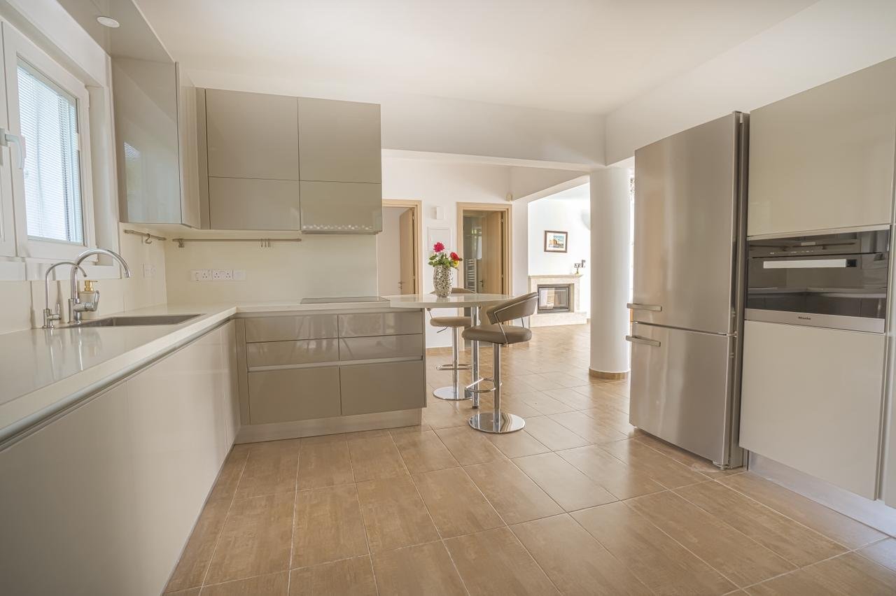 Luxury Four Bedroom Modern Villa in Pegeia