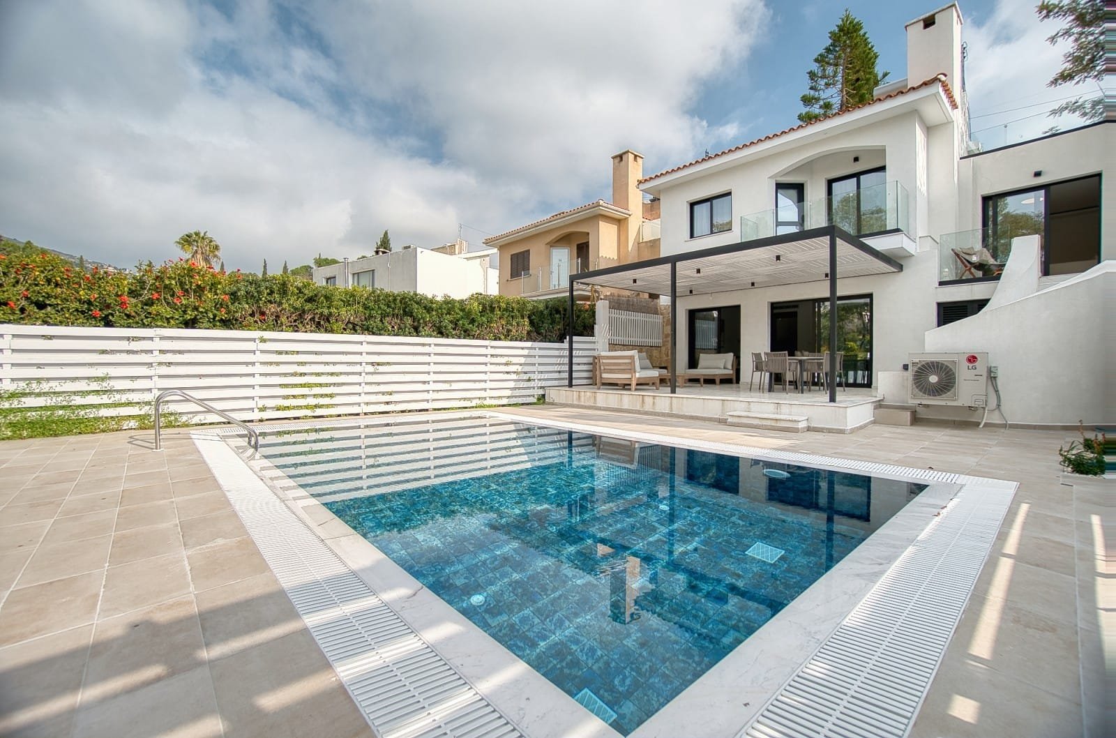 Three Bedroom Two Bathroom Villa in Tala