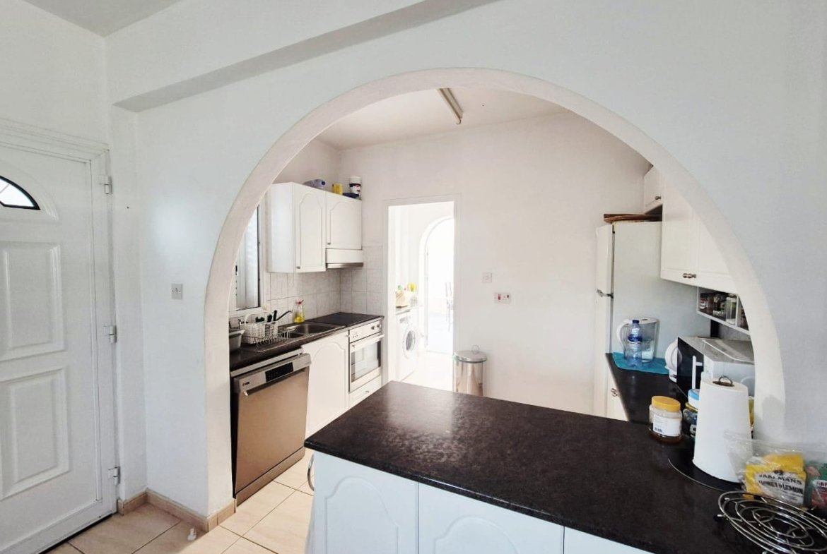 Three‑Bedroom Detached Villa in Paphos – Universal