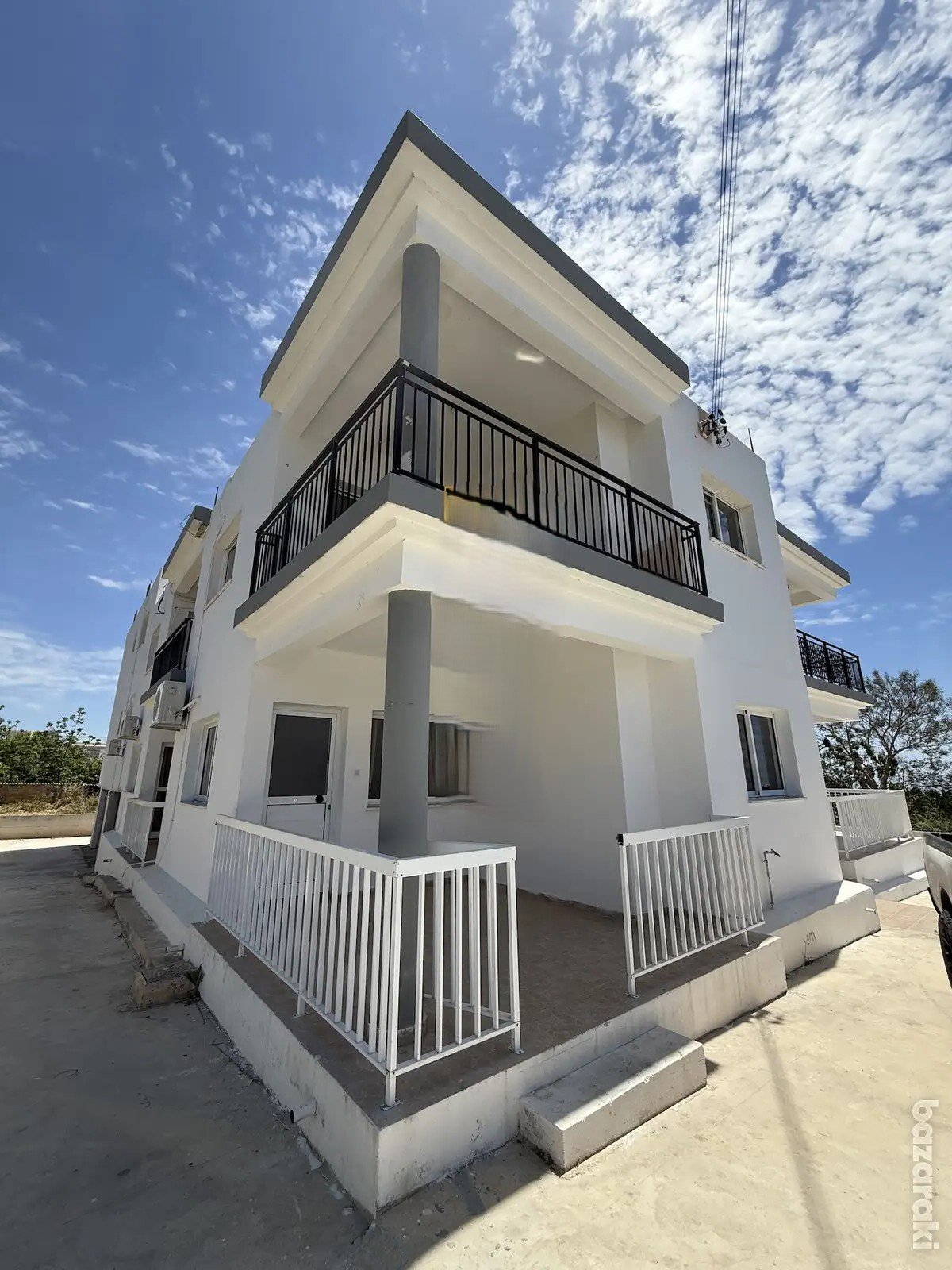 Newly Renovated Two Bedroom Apartment – Mesogi