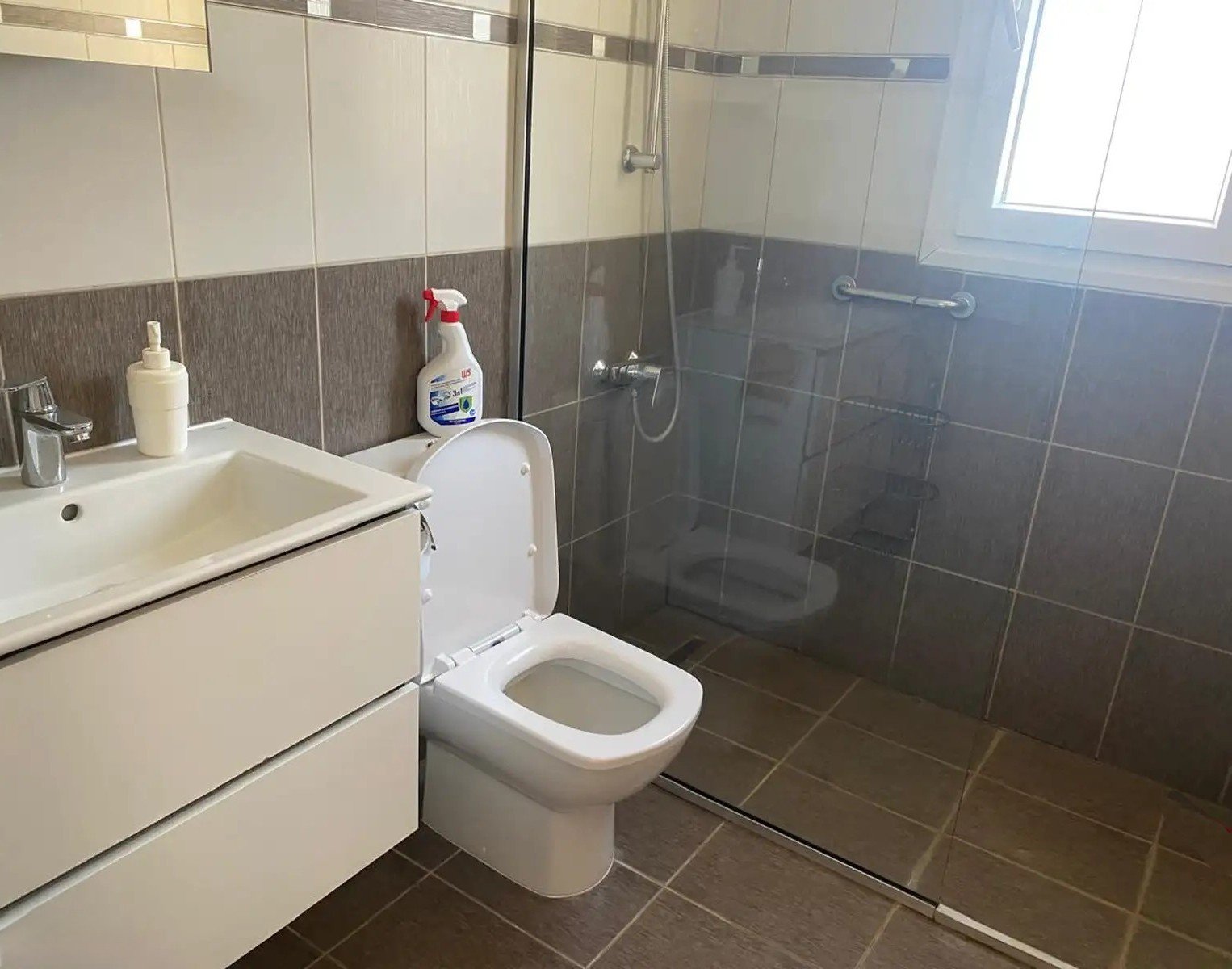 Fully Furnished Three-Bed Villa with Private Pool in Sea Caves Pegeia