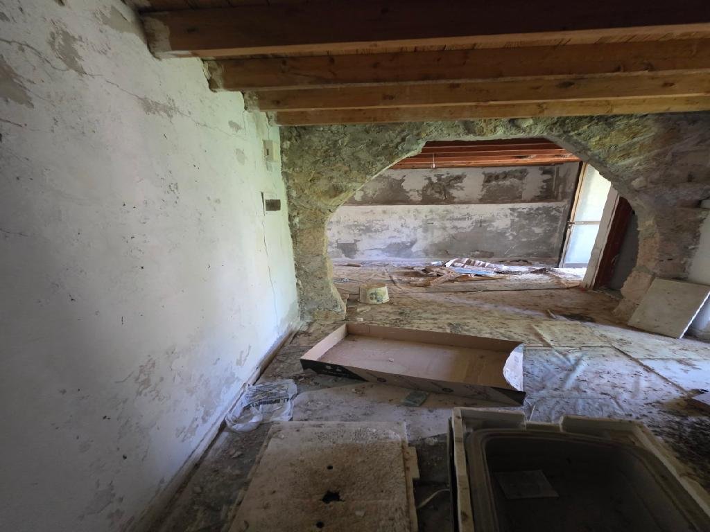 Stone‑Built Two‑Bedroom House in Marathounta