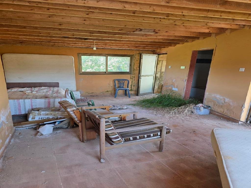 Stone‑Built Two‑Bedroom House in Marathounta